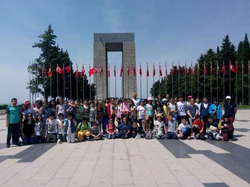 BAŞARI KOLEJİ 6. SINIF ÖĞRENCİLERİ ÇANAKKALE\'DE TARİHE YOLCULUK YAPTI