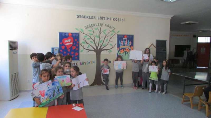 SEVGİ İLE BÜYÜYEN MİNİK KALPLER